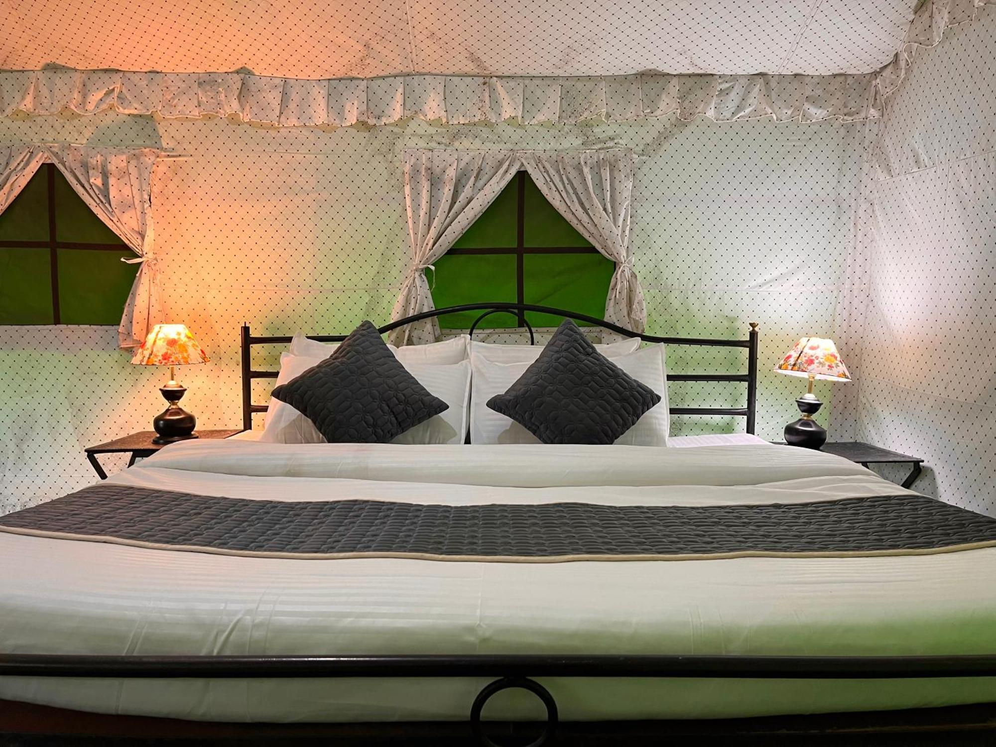 Himalayan Riverside Swiss Cottage Tents, Manali ภายนอก รูปภาพ