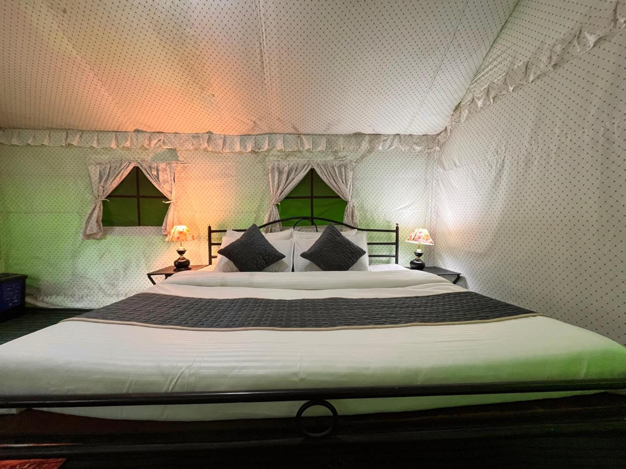 Himalayan Riverside Swiss Cottage Tents, Manali ภายนอก รูปภาพ